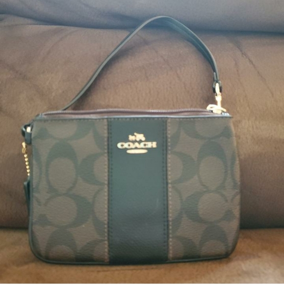 Coach Handbags - Coach wristlet